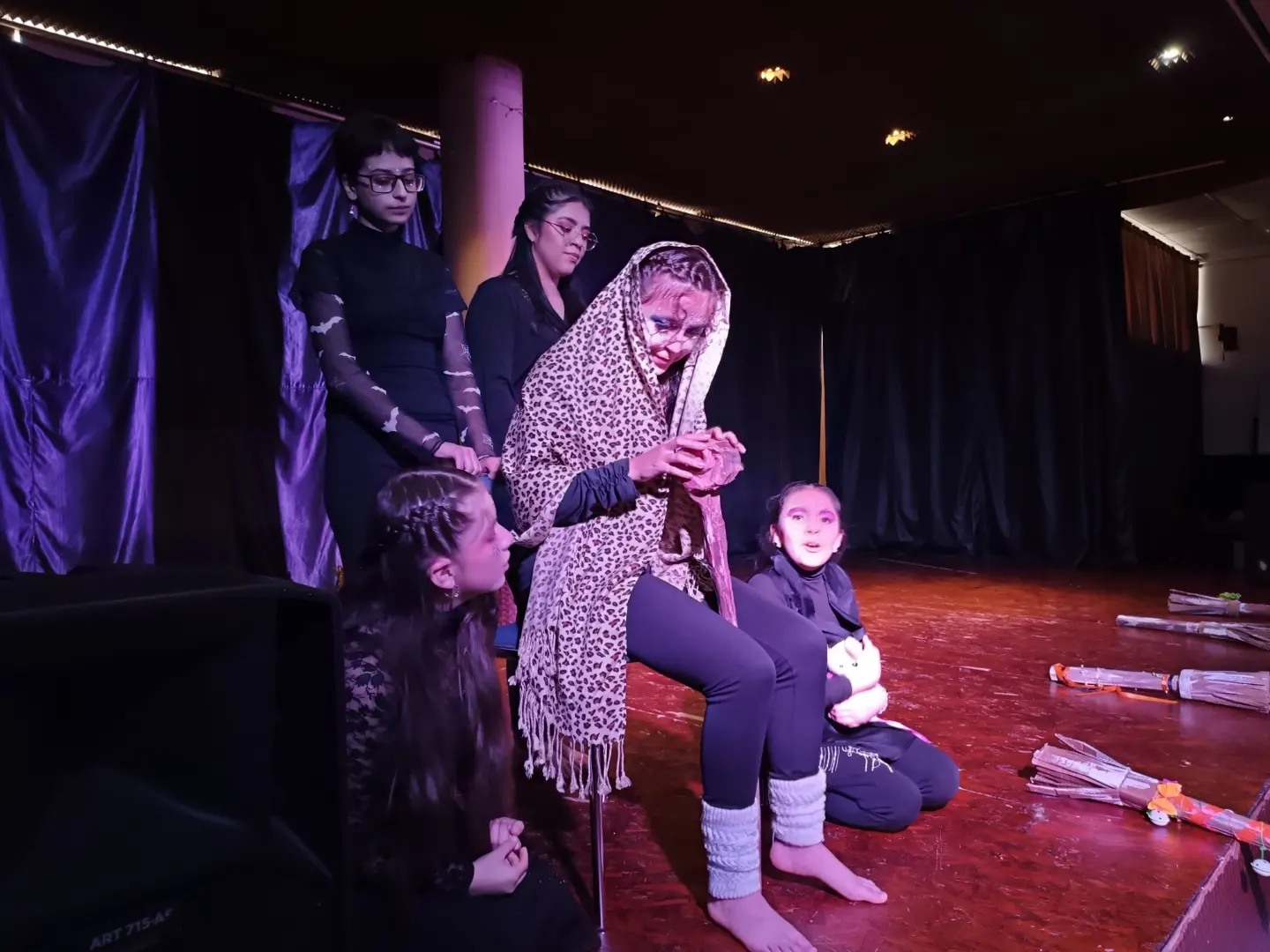 5 brujas se adueñaron de las tablas