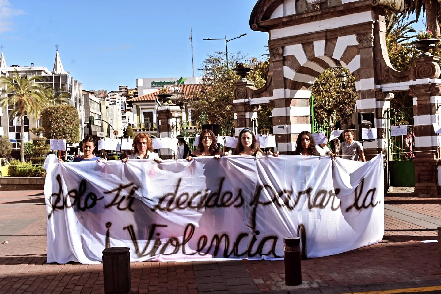 Performance: Día internacional de la Eliminación de la Violencia contra la Mujer.
